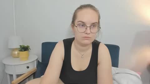 Snapshot of alicesensitive chatting on 11/16/25, 11:49 alicesensitive online show from 11/16/25, 11:49