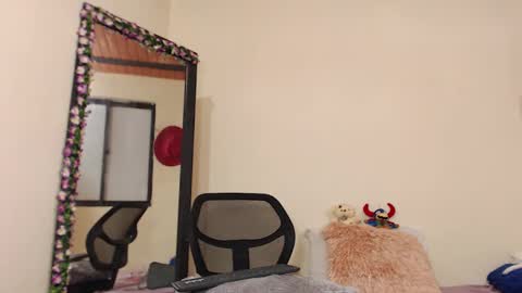 Snapshot of aliceusher_1 chatting on 12/18/24, 01:05 J Ruiz online show from 12/18/24, 01:05