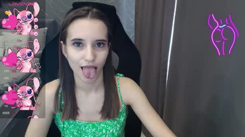 Snapshot of aliceweiss_ chatting on 11/06/25, 10:38 Alice online show from 11/06/25, 10:38