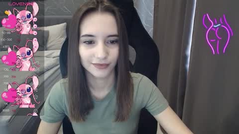 Snapshot of aliceweiss_ chatting on 11/07/25, 08:14 Alice online show from 11/07/25, 08:14