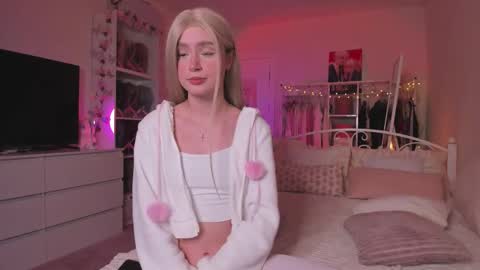 from wonderland online show from 09/15/25, 03:45