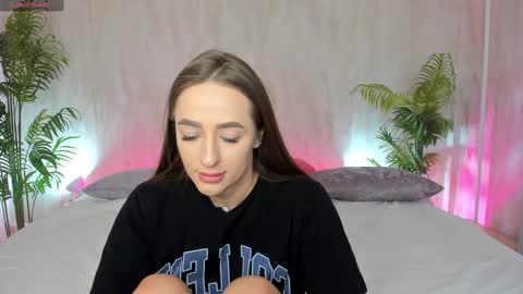 Mia online show from 02/20/25, 02:07