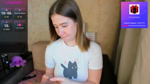 Snapshot of alicia_hines chatting on 12/17/24, 06:02 Alicia online show from 12/17/24, 06:02