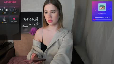 Snapshot of alicia_hines chatting on 01/24/25, 12:10 Alicia online show from 01/24/25, 12:10