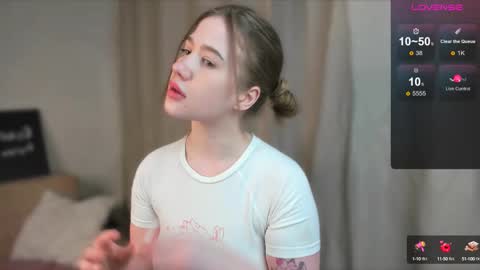 Snapshot of alicia_hines chatting on 03/03/25, 12:37 Alicia online show from 03/03/25, 12:37