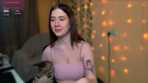 Snapshot of alicia_hines chatting on 11/03/25, 09:43 Alicia online show from 11/03/25, 09:43