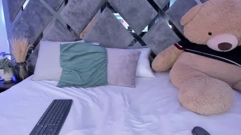 Snapshot of alicia_jerez1 chatting on 01/11/25, 04:03 Alice online show from 01/11/25, 04:03