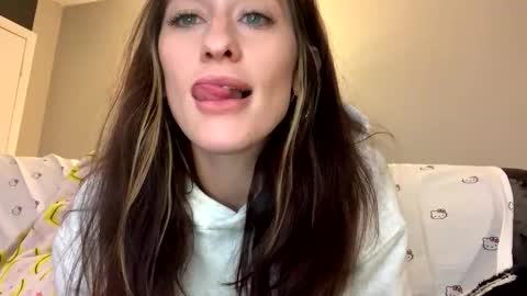 Snapshot of aliciacolette123 chatting on 11/25/25, 05:57 teacherspet69 online show from 11/25/25, 05:57