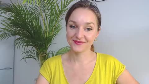 Snapshot of alicialux chatting on 12/02/24, 11:01 Alicia online show from 12/02/24, 11:01