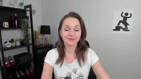 Snapshot of alicialux chatting on 12/18/24, 06:14 Alicia online show from 12/18/24, 06:14