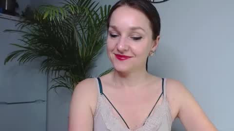 Snapshot of alicialux chatting on 12/19/24, 03:41 Alicia online show from 12/19/24, 03:41