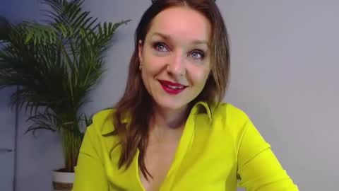 Snapshot of alicialux chatting on 01/06/25, 08:03 Alicia online show from 01/06/25, 08:03