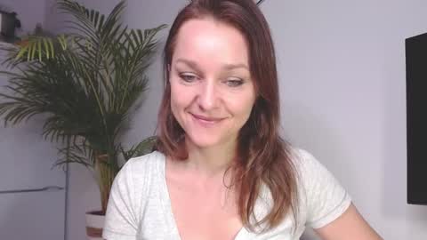 Snapshot of alicialux chatting on 01/09/25, 07:42 Alicia online show from 01/09/25, 07:42