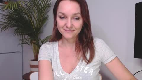 Snapshot of alicialux chatting on 01/09/25, 10:52 Alicia online show from 01/09/25, 10:52