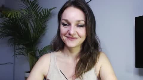 Snapshot of alicialux chatting on 01/14/25, 04:18 Alicia online show from 01/14/25, 04:18