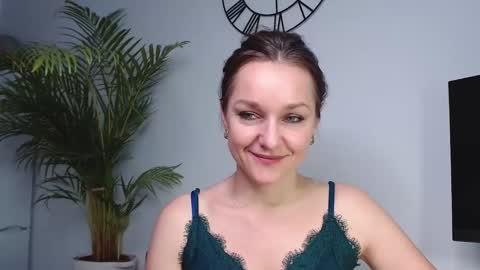 Snapshot of alicialux chatting on 01/16/25, 08:11 Alicia online show from 01/16/25, 08:11