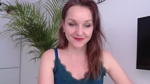 Snapshot of alicialux chatting on 02/04/25, 11:05 Alicia online show from 02/04/25, 11:05