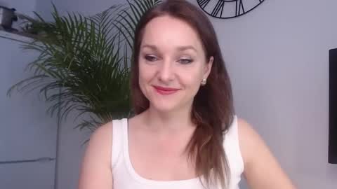Snapshot of alicialux chatting on 02/05/25, 08:11 Alicia online show from 02/05/25, 08:11