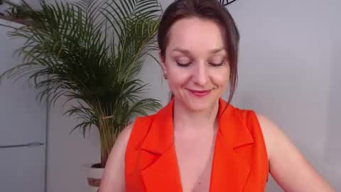 Snapshot of alicialux chatting on 02/06/25, 11:21 Alicia online show from 02/06/25, 11:21