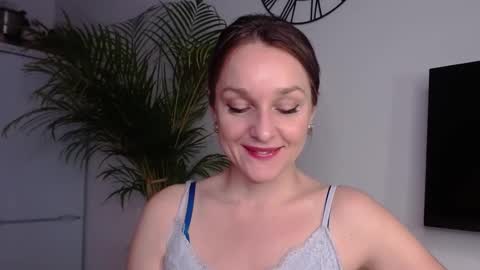 Snapshot of alicialux chatting on 02/07/25, 03:08 Alicia online show from 02/07/25, 03:08