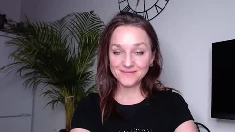 Snapshot of alicialux chatting on 02/10/25, 06:35 Alicia online show from 02/10/25, 06:35