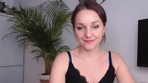 Snapshot of alicialux chatting on 02/11/25, 10:26 Alicia online show from 02/11/25, 10:26