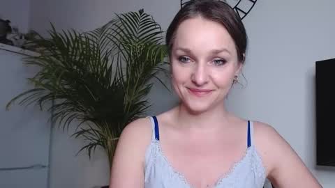 Snapshot of alicialux chatting on 02/12/25, 04:22 Alicia online show from 02/12/25, 04:22
