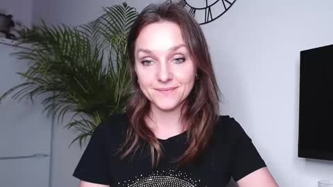 Snapshot of alicialux chatting on 02/18/25, 05:21 Alicia online show from 02/18/25, 05:21