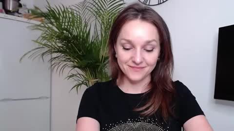 Snapshot of alicialux chatting on 02/19/25, 03:27 Alicia online show from 02/19/25, 03:27