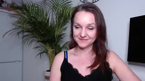 Snapshot of alicialux chatting on 02/19/25, 06:32 Alicia online show from 02/19/25, 06:32