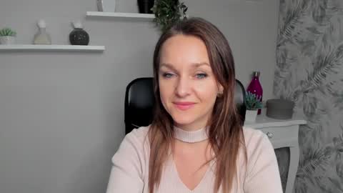 Snapshot of alicialux chatting on 02/20/25, 02:57 Alicia online show from 02/20/25, 02:57