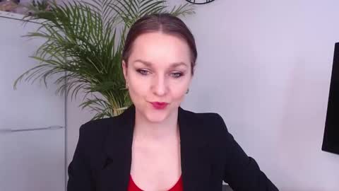 Snapshot of alicialux chatting on 03/05/25, 08:00 Alicia online show from 03/05/25, 08:00