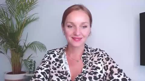 Snapshot of alicialux chatting on 09/12/25, 05:51 Alicia online show from 09/12/25, 05:51