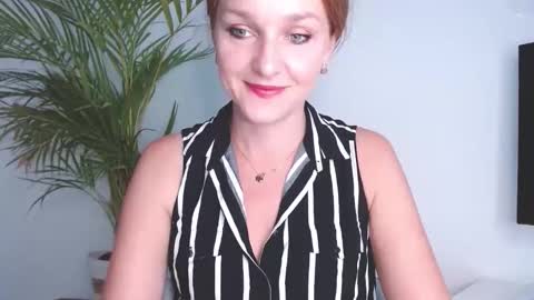 Snapshot of alicialux chatting on 09/30/25, 06:07 Alicia online show from 09/30/25, 06:07