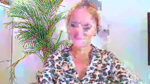 Snapshot of alicialux chatting on 10/14/25, 01:23 Alicia online show from 10/14/25, 01:23