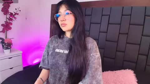 Snapshot of aliice_blond chatting on 09/15/25, 04:23 Aliice Blond online show from 09/15/25, 04:23