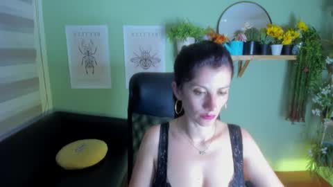 Snapshot of aliiz_01 chatting on 12/28/24, 06:39 Camii online show from 12/28/24, 06:39