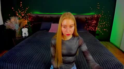 Snapshot of alina__blonde chatting on 10/11/25, 05:50 Alina online show from 10/11/25, 05:50