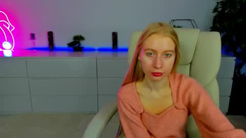 Snapshot of alina__blonde chatting on 10/14/25, 05:41 Alina online show from 10/14/25, 05:41