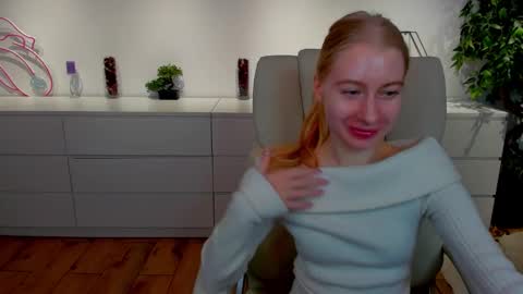 Snapshot of alina__blonde chatting on 11/02/25, 06:38 Alina online show from 11/02/25, 06:38