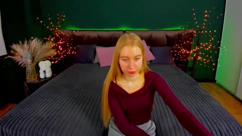 Snapshot of alina__blonde chatting on 11/06/25, 07:09 Alina online show from 11/06/25, 07:09