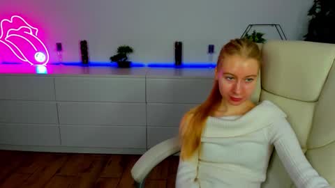 Snapshot of alina__blonde chatting on 11/18/25, 06:40 Alina online show from 11/18/25, 06:40