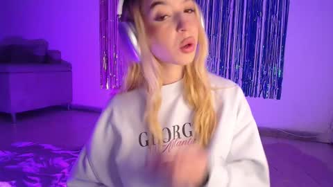 Alina  online show from 10/20/25, 02:34