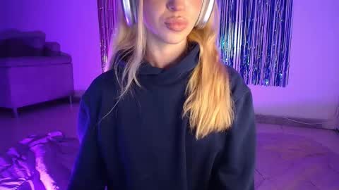 Alina  online show from 10/22/25, 02:23