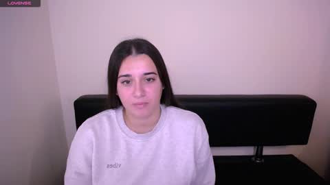 Snapshot of alinaasti_ chatting on 10/16/25, 08:48 Alina online show from 10/16/25, 08:48