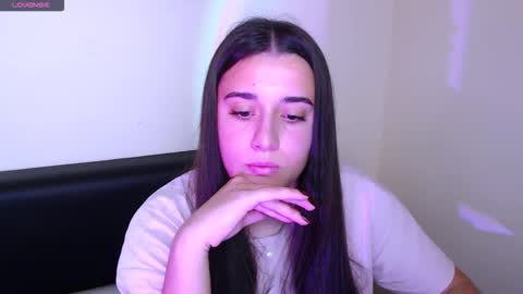 Snapshot of alinaasti_ chatting on 10/17/25, 07:55 Alina online show from 10/17/25, 07:55
