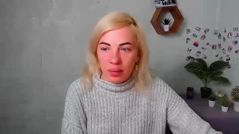 Snapshot of alinafrey_ chatting on 10/10/25, 04:00 Alina online show from 10/10/25, 04:00