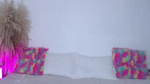 Snapshot of alinakiss_ chatting on 02/23/25, 10:42 lili online show from 02/23/25, 10:42