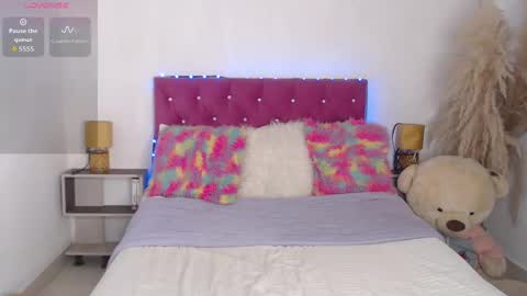 Snapshot of alinakiss_ chatting on 09/29/25, 07:46 lili online show from 09/29/25, 07:46