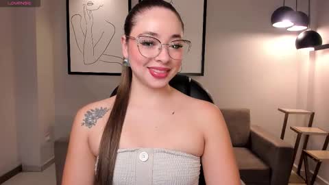 alinakravitz_ online show from 10/29/25, 12:07